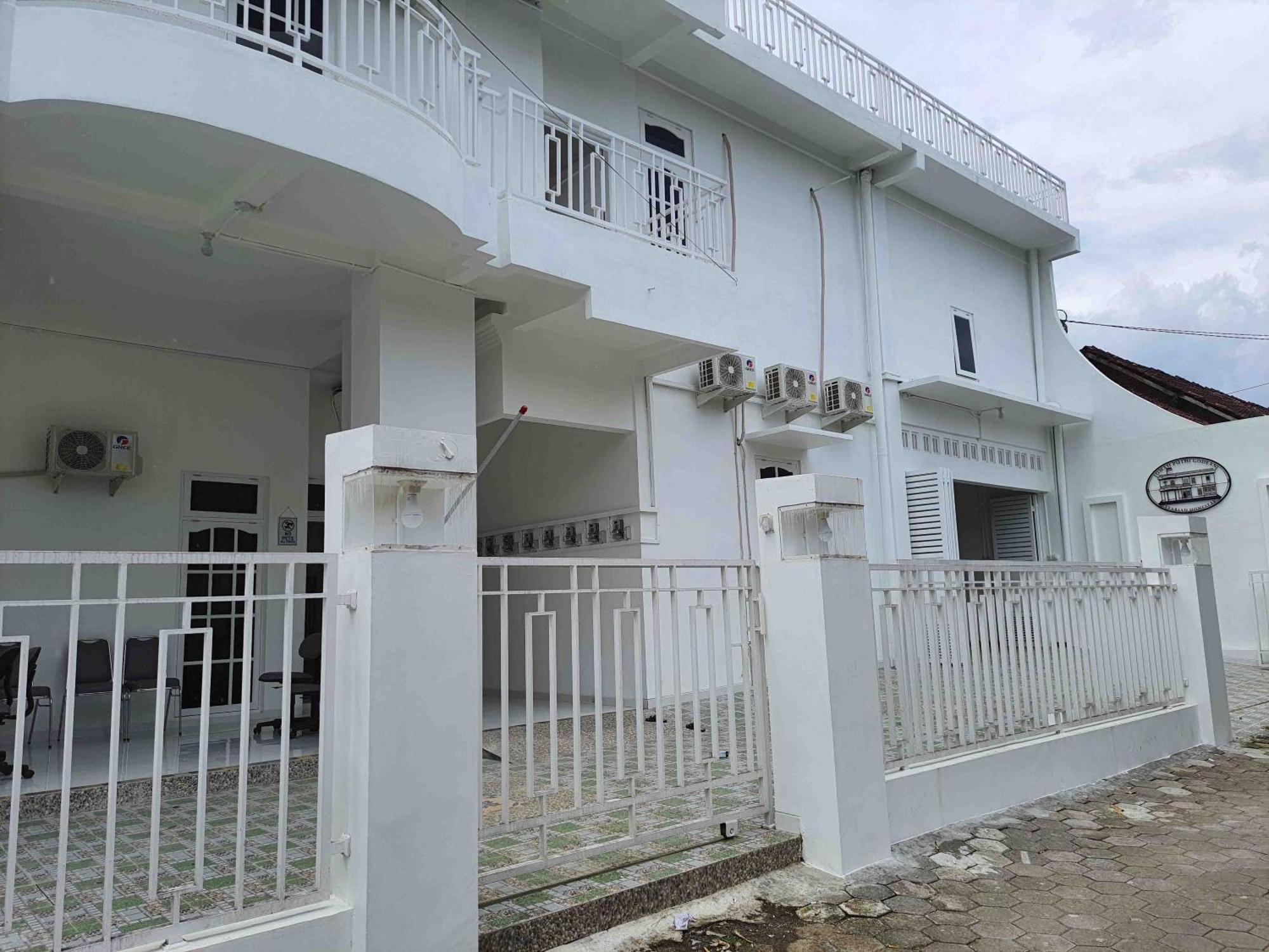 Hotel Reddoorz Syariah At Jalan Godean Ngabean Zewnętrze zdjęcie